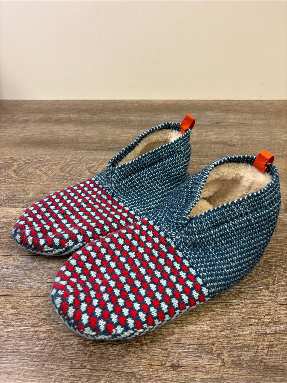 Bombas Gripper Slippers Blue Red Fair Isle Sherpa Lined Size L